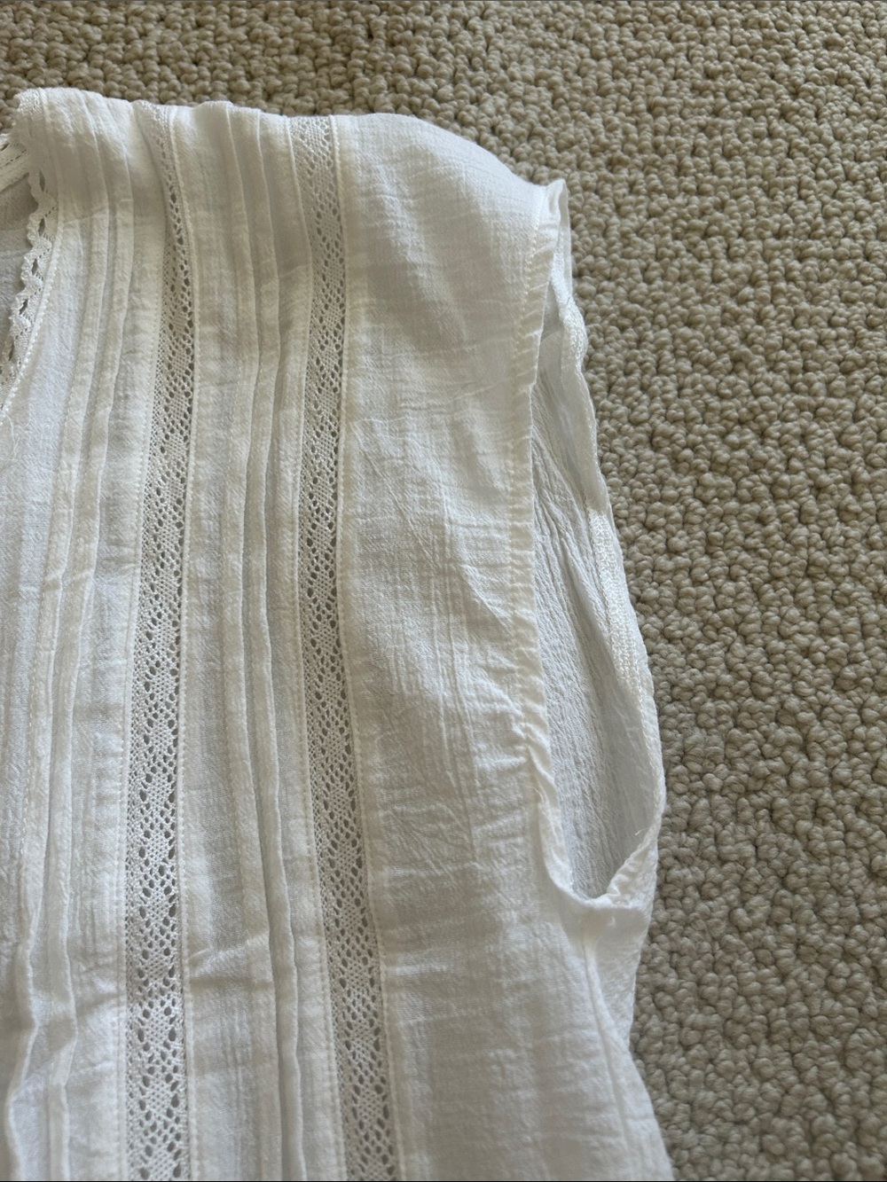 Women's White Textured Button Front Ruffle Top - Picture 4 of 6